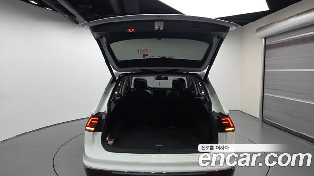 Volkswagen Tiguan 2020 — photo 20