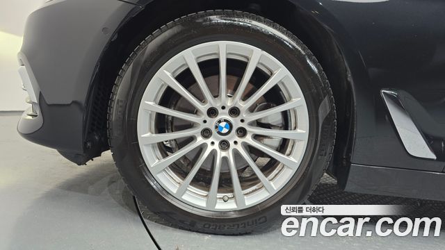 BMW 5-Series 2019 — photo 5
