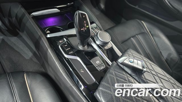 BMW 5-Series 2019 — photo 12