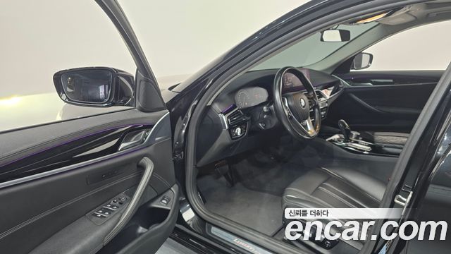 BMW 5-Series 2019 — photo 13