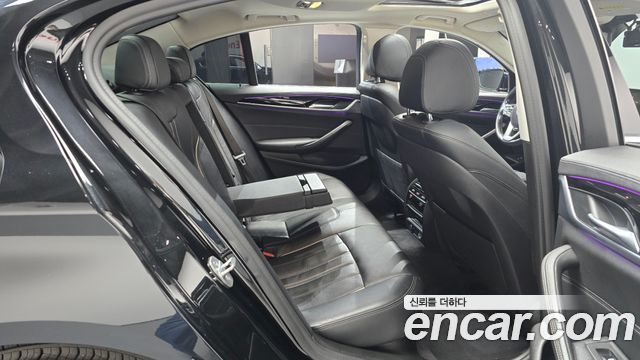 BMW 5-Series 2019 — photo 17