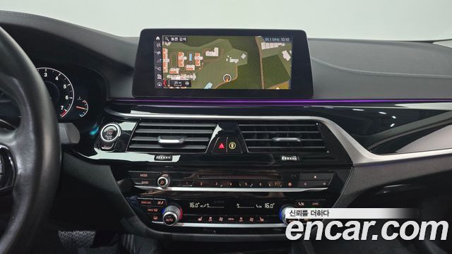 BMW 5-Series 2019 — photo 19