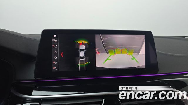 BMW 5-Series 2019 — photo 20