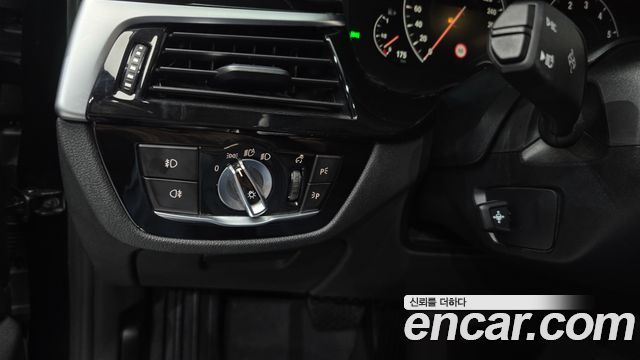 BMW 5-Series 2019 — photo 22