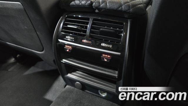 BMW 5-Series 2019 — photo 24