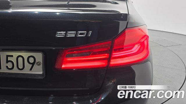 BMW 5-Series 2019 — photo 9