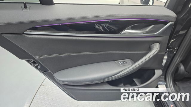 BMW 5-Series 2019 — photo 15