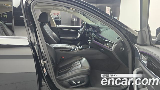 BMW 5-Series 2019 — photo 16