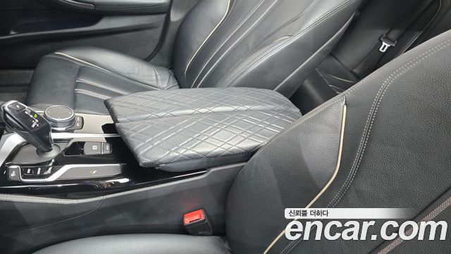 BMW 5-Series 2019 — photo 28