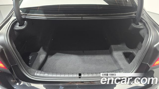 BMW 5-Series 2019 — photo 29