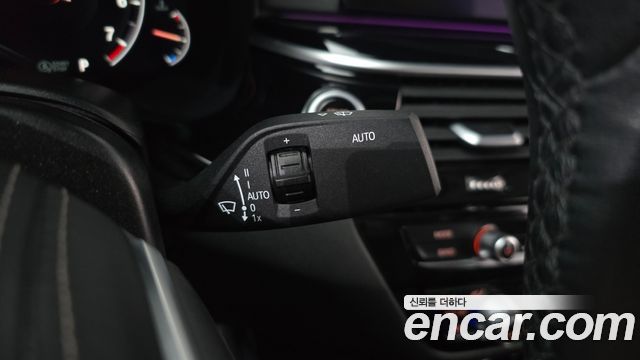 BMW 5-Series 2019 — photo 31
