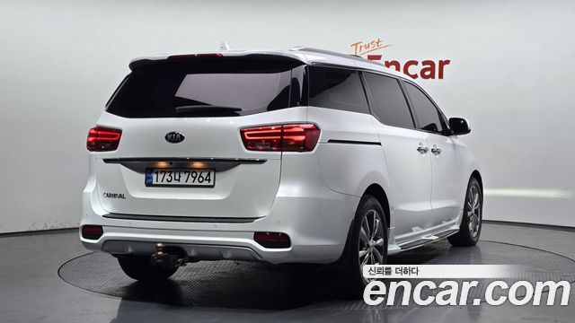 Kia Canival 2020 — photo 2