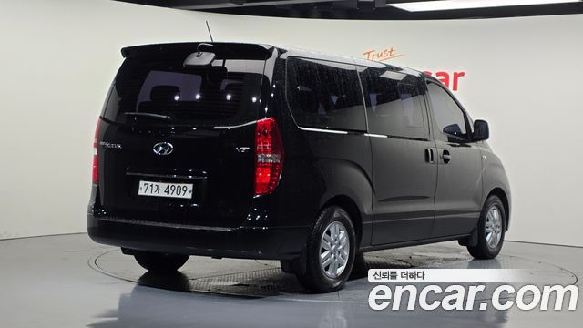 Hyundai Starex 2017 — photo 2