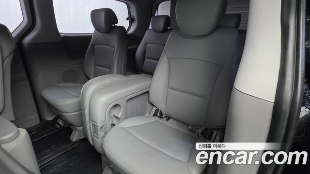 Hyundai Starex 2017 — photo 11
