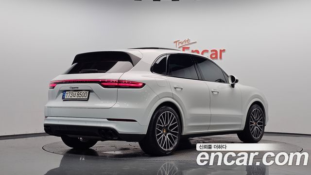 Porsche Cayenne 2021 — photo 2