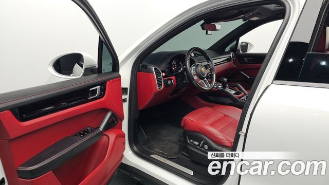 Porsche Cayenne 2021 — photo 13