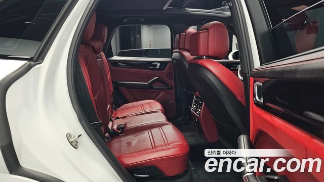 Porsche Cayenne 2021 — photo 17