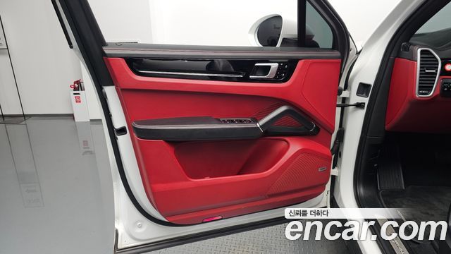Porsche Cayenne 2021 — photo 14