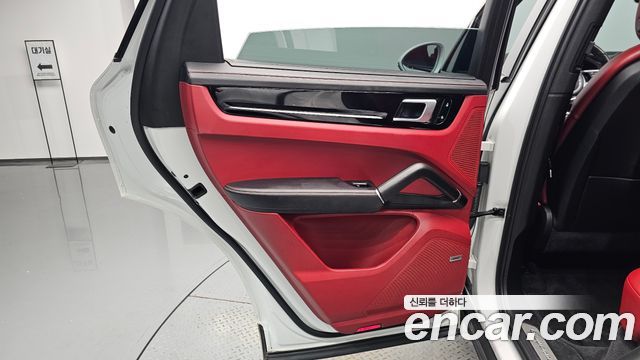 Porsche Cayenne 2021 — photo 15