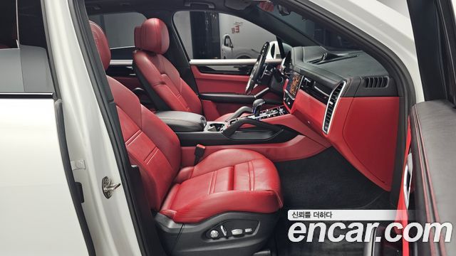 Porsche Cayenne 2021 — photo 16