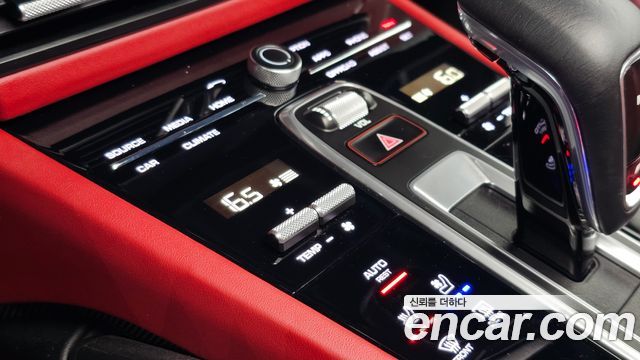 Porsche Cayenne 2021 — photo 27