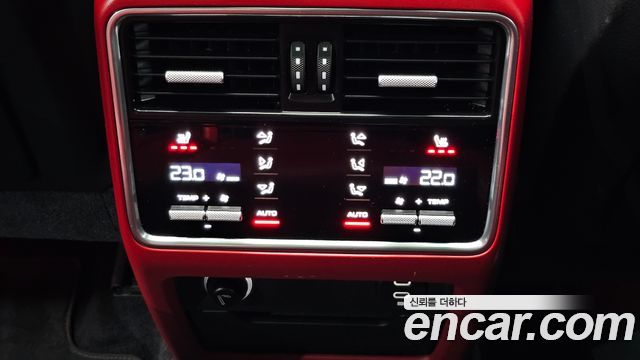 Porsche Cayenne 2021 — photo 28