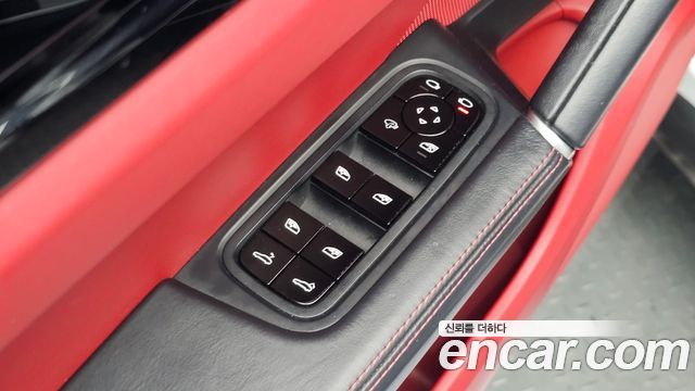 Porsche Cayenne 2021 — photo 32