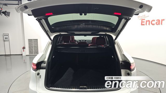 Porsche Cayenne 2021 — photo 36