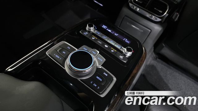 Genesis G90 2019 — photo 19