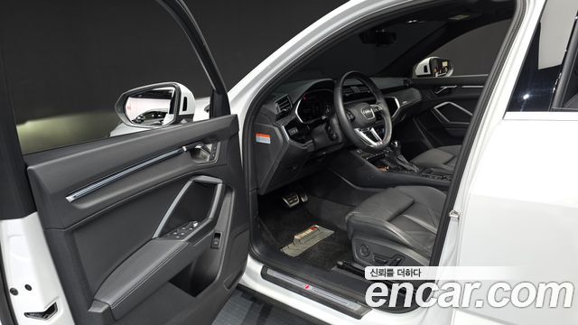 Audi Q3 2023 — photo 13