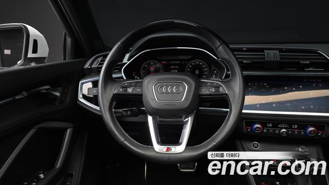 Audi Q3 2023 — photo 18