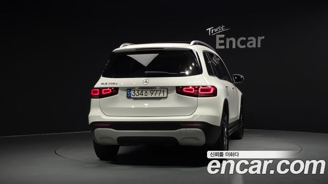 Mercedes-Benz GLB-Class 2021 — photo 4