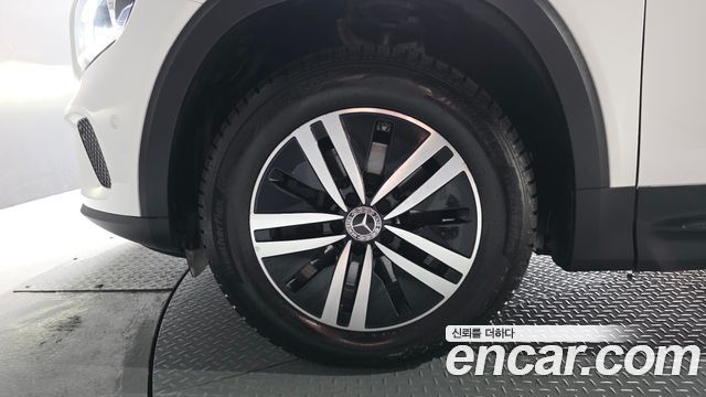 Mercedes-Benz GLB-Class 2021 — photo 5