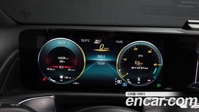 Mercedes-Benz GLB-Class 2021 — photo 11
