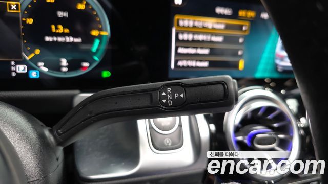 Mercedes-Benz GLB-Class 2021 — photo 12