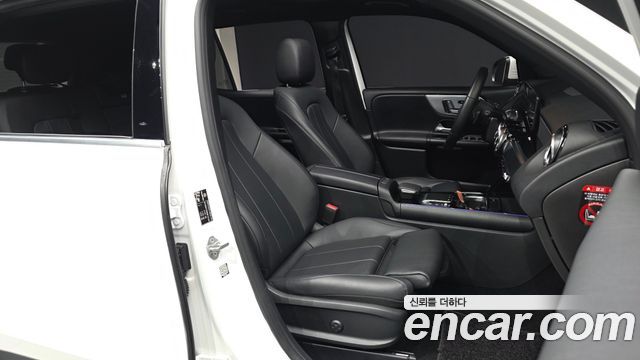 Mercedes-Benz GLB-Class 2021 — photo 17