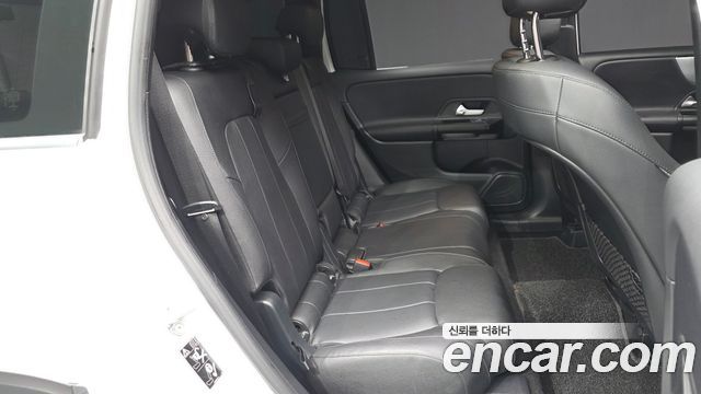 Mercedes-Benz GLB-Class 2021 — photo 18
