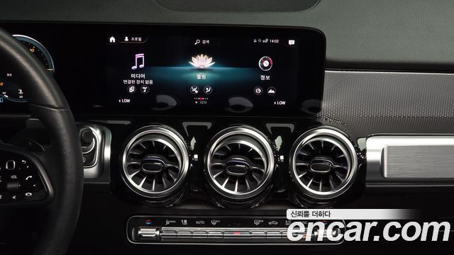 Mercedes-Benz GLB-Class 2021 — photo 20