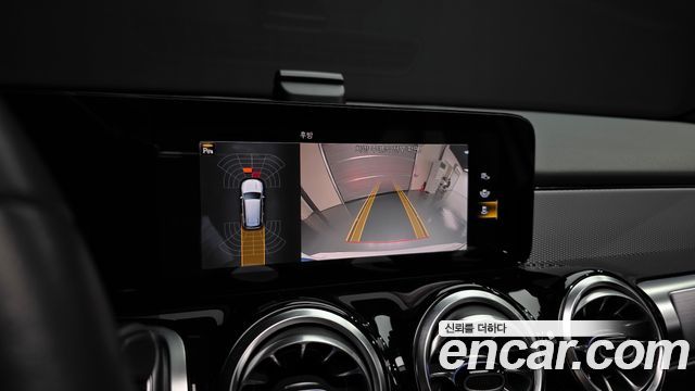 Mercedes-Benz GLB-Class 2021 — photo 21