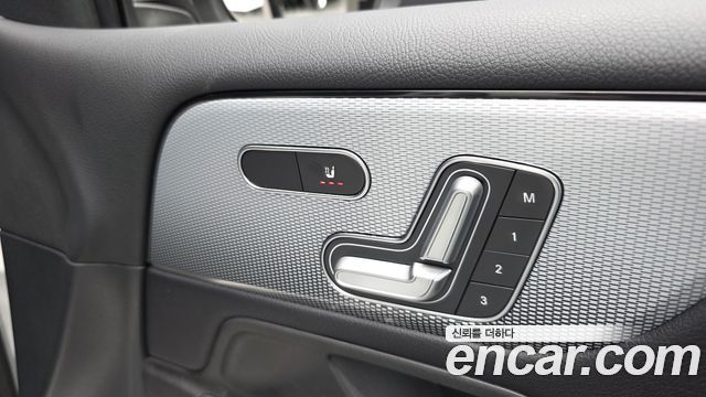 Mercedes-Benz GLB-Class 2021 — photo 24