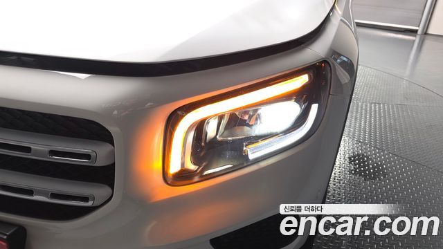 Mercedes-Benz GLB-Class 2021 — photo 8