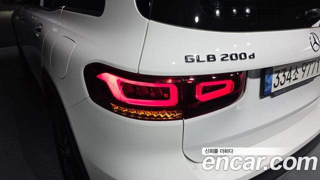Mercedes-Benz GLB-Class 2021 — photo 9