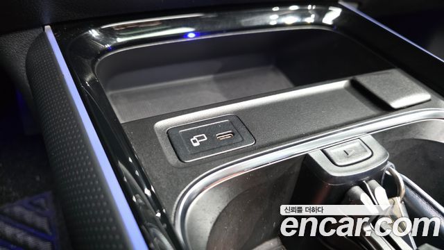 Mercedes-Benz GLB-Class 2021 — photo 16