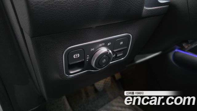 Mercedes-Benz GLB-Class 2021 — photo 36