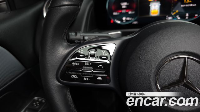 Mercedes-Benz GLB-Class 2021 — photo 37