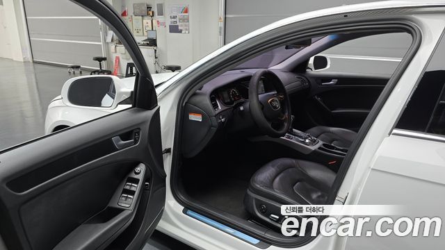 Audi A4 2013 — photo 10