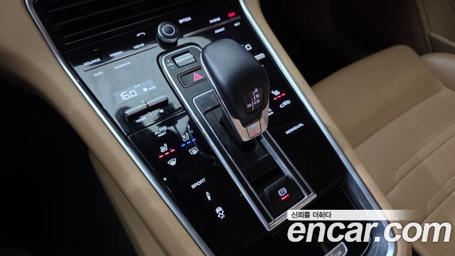 Porsche Panamera 2020 — photo 12