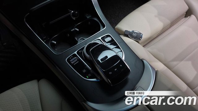 Mercedes-Benz GLC-Class 2019 — photo 24