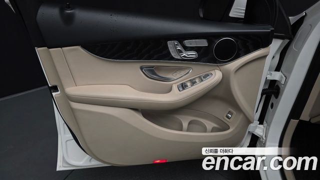 Mercedes-Benz GLC-Class 2019 — photo 14