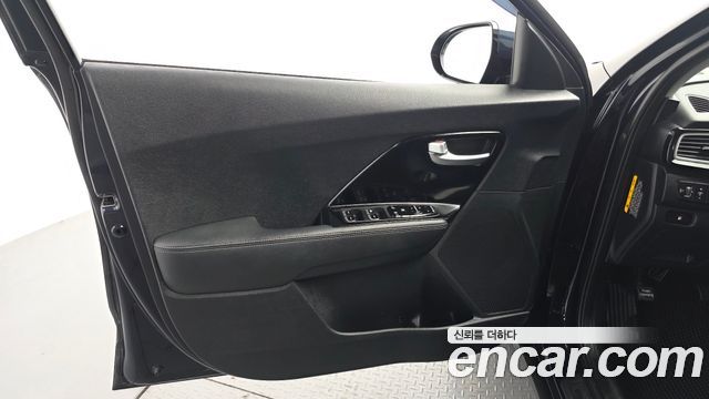 Kia Niro 2017 — photo 14
